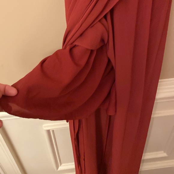 Rust colored long lined dress with open sleeves - Picture 4 of 6